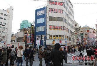 现场：东京瘫痪像难民营 万人流落街头