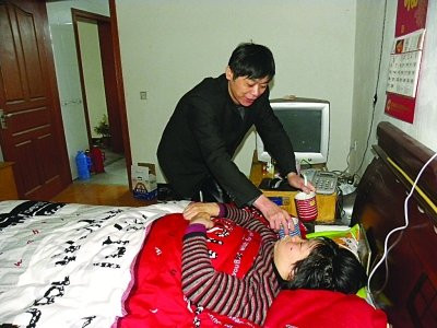 男子与高位截瘫女孩结婚8年 经历令人感动