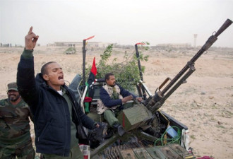 卡扎菲战机遭反对派击落 飞行员被斩首