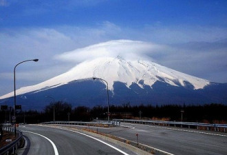 周边850多次余震 富士山有喷发迹象