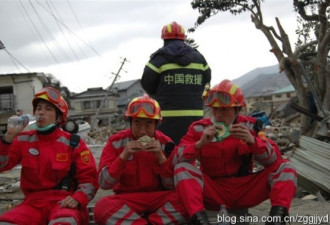 中国国际救援队在震区艰苦的战地生活