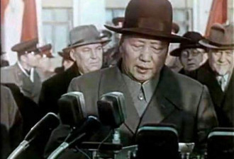 1957年毛泽东访苏 罕见戴礼帽发表讲话