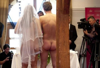 裸体婚礼！奥地利新郎新娘都脱光见客