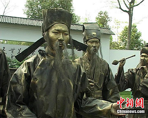 杭州花朝节现活体“铜人像” 大学生汉服朝圣(图)