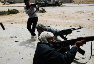 美国摄影记者利比亚被炸身亡 遗作曝光