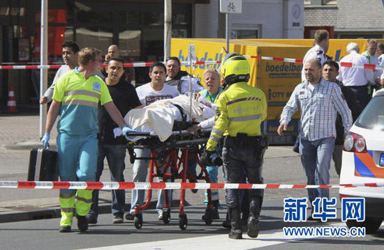 男子在购物中心用机枪扫射人群 荷兰枪击事件6死16伤