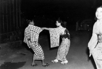 老照片：二战后日本是如何“扫黄”的？