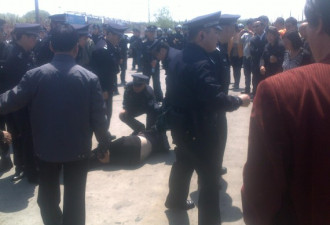 上海货柜车司机罢工：千余警察清场抓人