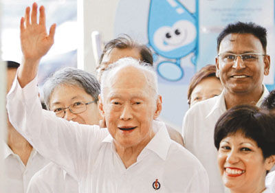 李光耀宣布退出新加坡内阁标志时代终结（图）