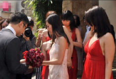 孙燕姿婚戒曝光微博搞怪婚照惹“怒”粉丝(图)