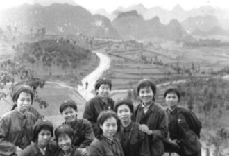 老照片：对越自卫反击战中的女兵英姿