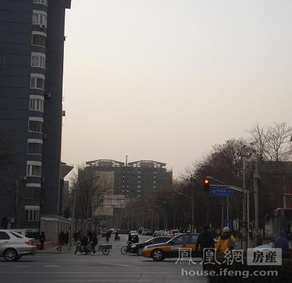 探访京城最贵豪宅 钓鱼台7号：一墙之隔天壤有别(组图)