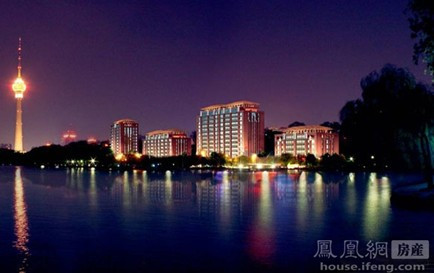 探访京城最贵豪宅 钓鱼台7号：一墙之隔天壤有别(组图)