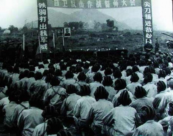 老照片：对越反击战，中国首次大规模使用坦克（组图）