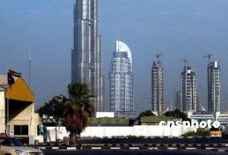 男子从迪拜世界最高楼147层跳楼自杀