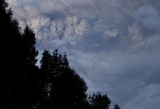 壮观！实拍智利火山大喷发 火焰高万米