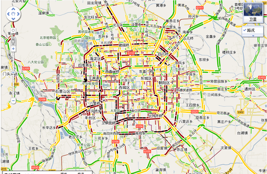 北京大雨倾盆白昼如夜 地铁站口限制乘客进入