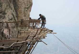 步步惊心：悬崖绝壁上铺路的中国民工