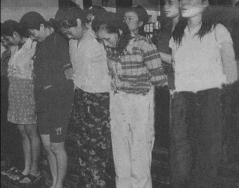实拍：乱世用重典 1983年严打期间被抓的罪犯们(组图)