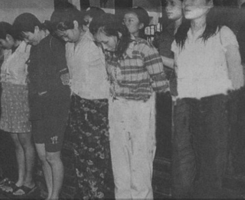 实拍：乱世用重典 1983年严打期间被抓的罪犯们(组图)
