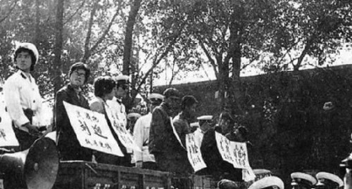 实拍：乱世用重典 1983年严打期间被抓的罪犯们(组图)