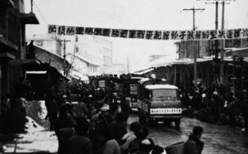 实拍：乱世用重典 1983年严打期间被抓的罪犯们(组图)