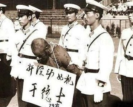 实拍：乱世用重典 1983年严打期间被抓的罪犯们(组图)