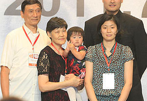 姚明小口误逗笑全场 最深情的"谢谢侬"