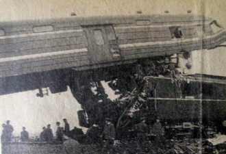 老照片：88年上海火车迎头相撞 28人死