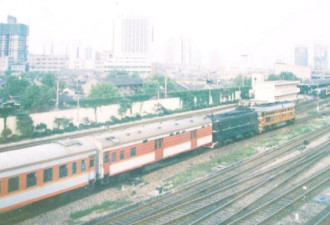 老照片：88年上海火车迎头相撞 28人死