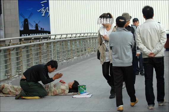 实拍︰中国各地那些花样繁多的各类职业骗乞(组图)