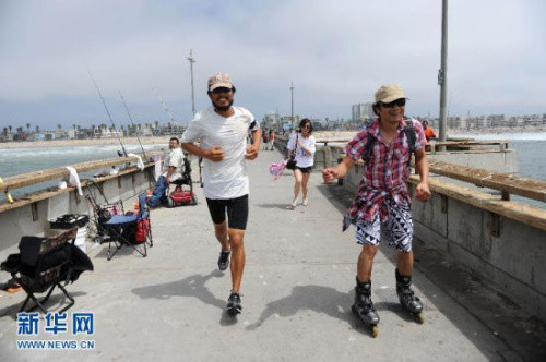 中国留学生89天徒步横穿美国穿坏4双鞋蜕3层皮