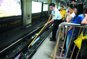 北京地铁拥堵亲历 每个高峰都是场战役