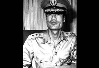 卡扎菲：27岁发动政变 69岁遭遇政变