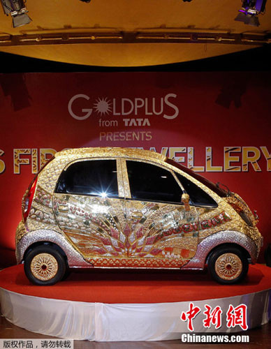 　2011年9月19日，一辆由黄金、珠宝、白银打造的汽车亮相印度孟买，这也是世界上第一辆黄金珠宝汽车，此车由80公斤的22克拉黄 金，15公斤白银和大量宝石精心打造而成。