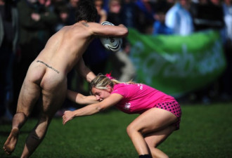 别开生面 新西兰举办激情裸体橄榄球赛