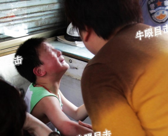 牛过李天一:12岁少年偷驾轿车 连连闯祸被吓惨(组图)