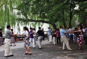 北海公园实拍：普通北京人的幸福生活