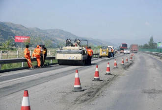 甘肃87亿建高速公路 通车80天成搓衣板