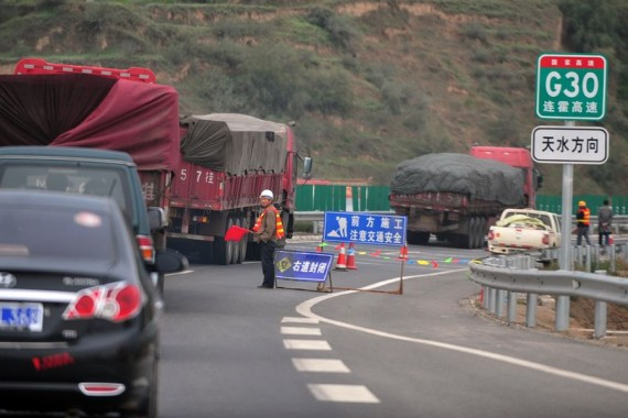 甘肃87亿建成的高速公路通车80天后成“搓板”(高清组图)