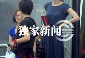 王菲巡店狂哈欠 亚鹏遇乞丐无钱露尴尬