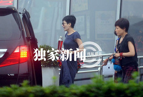 王菲巡店狂哈欠 亚鹏遇乞丐无钱露尴尬