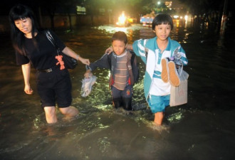 图：广州遇暴雨淹惨了 城区大面积积水