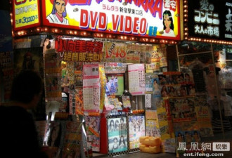 实拍：日本红灯区歌舞伎町的地下影院