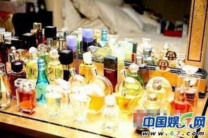 揭京城名媛赵欣瑜奢的侈生活 爱马仕包数也数不清(组图)