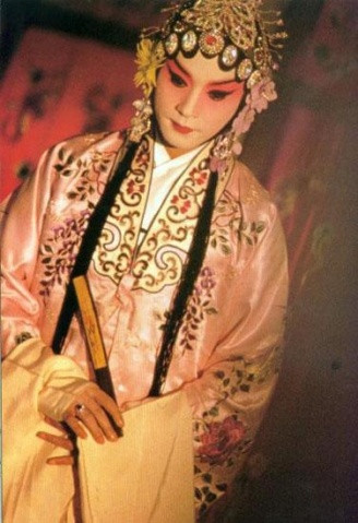 盘点那些娱乐圈里的雷人&ldquo;妖男&rdquo; 美若天仙啊(组图)