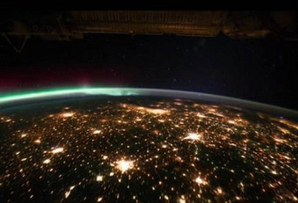太空延时摄影拍地球绚丽光阵 令人惊叹