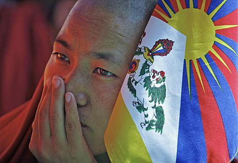 10月19日一名喇嘛在新德里为藏族自焚僧侣举行绝食抗议
