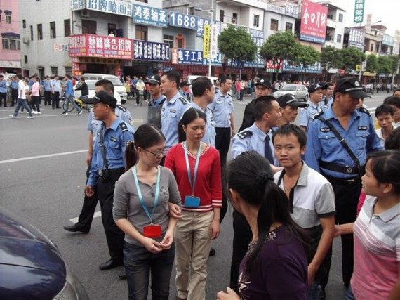 东莞台资制鞋厂工人大罢工 传与武警对峙多人受伤被逮捕