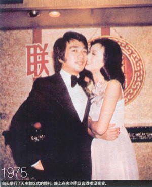 赵雅芝黑纱透视裙秀裸背美腿 图揭一代美女传奇星途(多图)